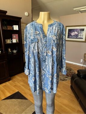 Cocomo blue paisley long roll tab sleeves V-neck blouse-size 2X